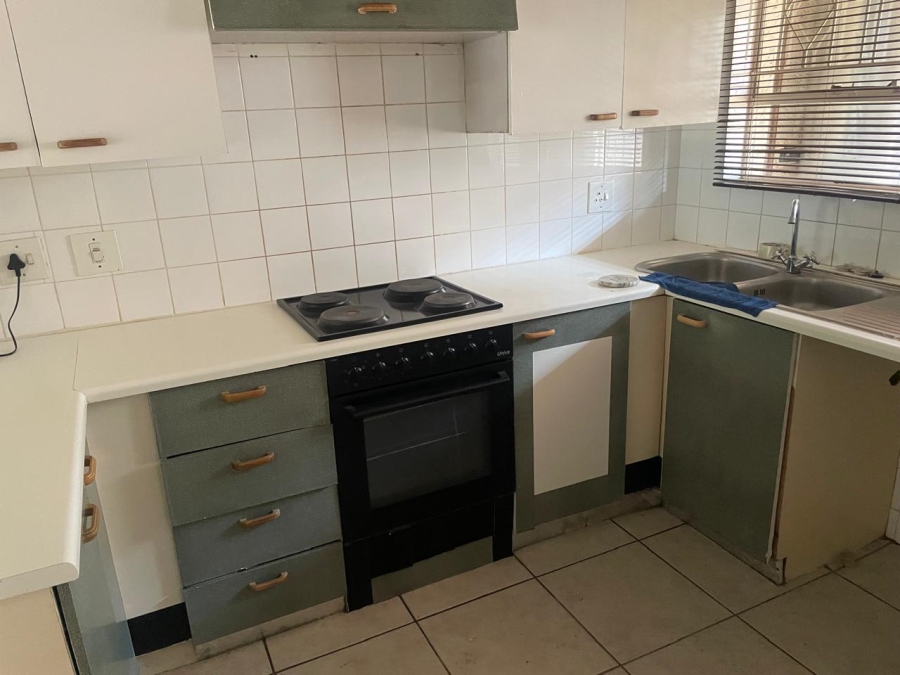 2 Bedroom Property for Sale in Buccleuch Gauteng