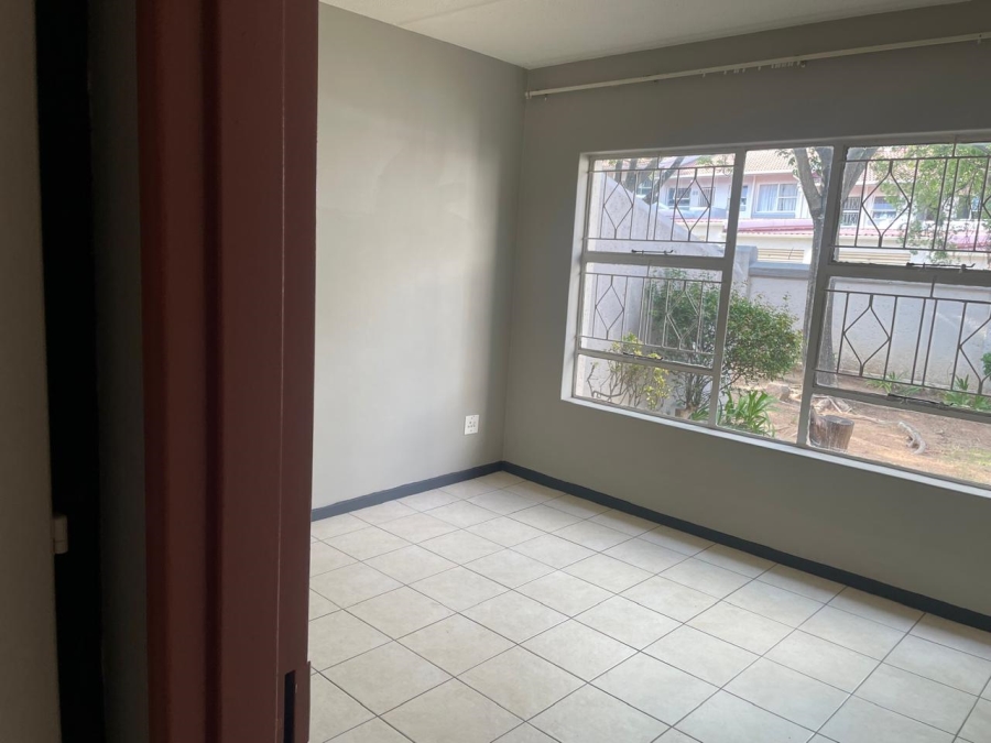 2 Bedroom Property for Sale in Buccleuch Gauteng