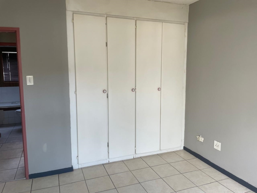 2 Bedroom Property for Sale in Buccleuch Gauteng