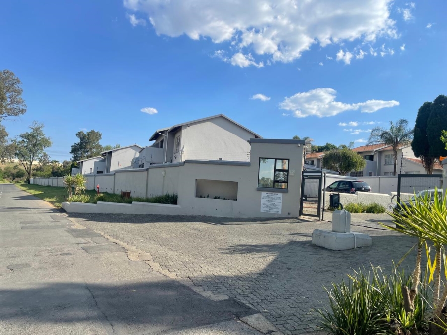 2 Bedroom Property for Sale in Buccleuch Gauteng