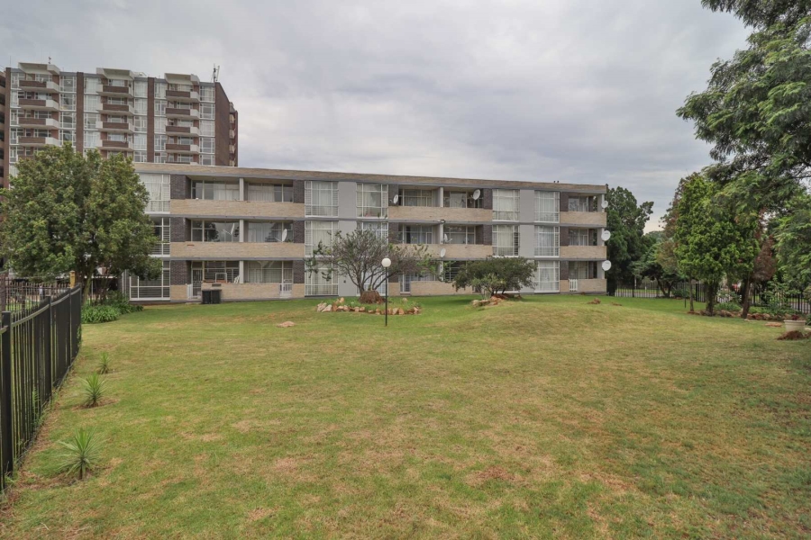 To Let 2 Bedroom Property for Rent in Honeyhills Gauteng