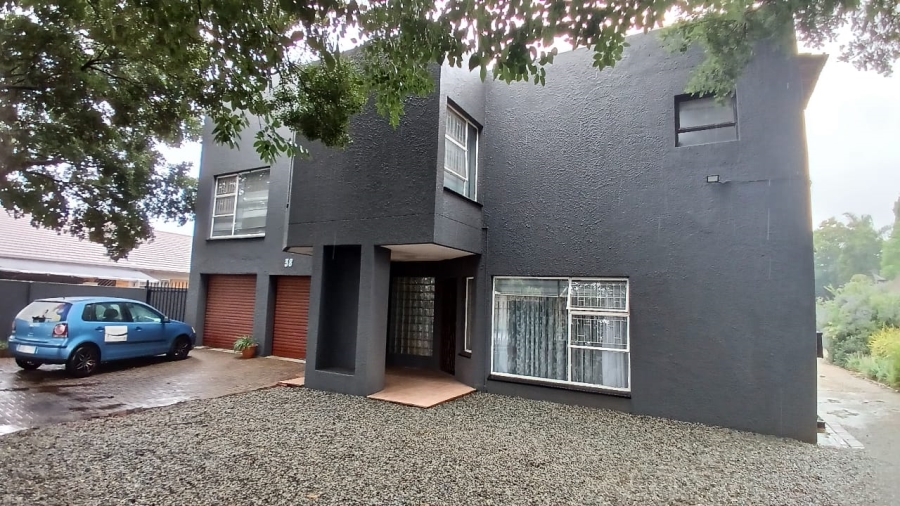 6 Bedroom Property for Sale in Birchleigh Gauteng