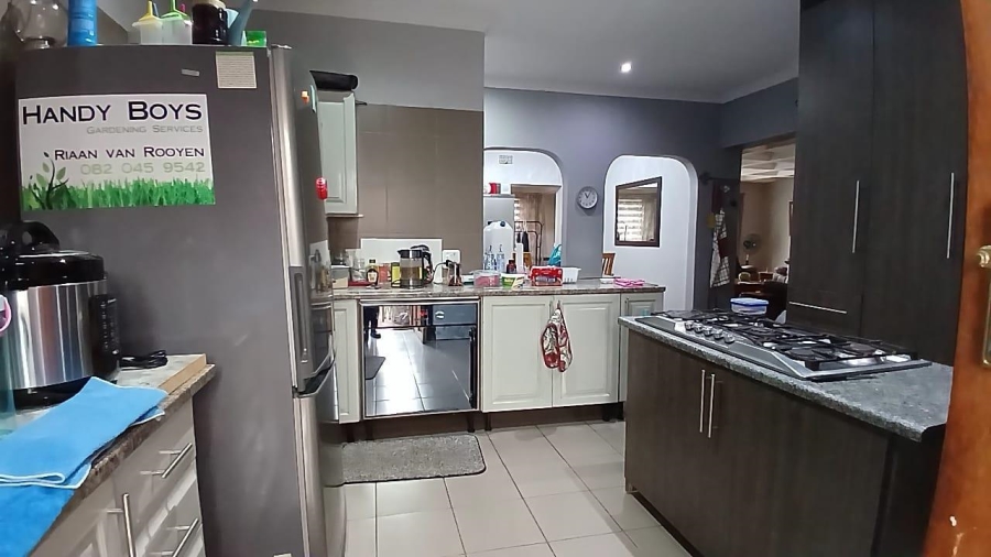 6 Bedroom Property for Sale in Birchleigh Gauteng