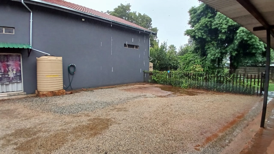 6 Bedroom Property for Sale in Birchleigh Gauteng