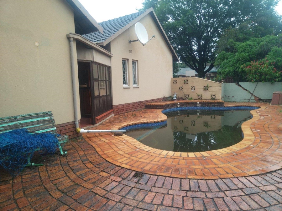 5 Bedroom Property for Sale in Van Riebeeck Park Gauteng