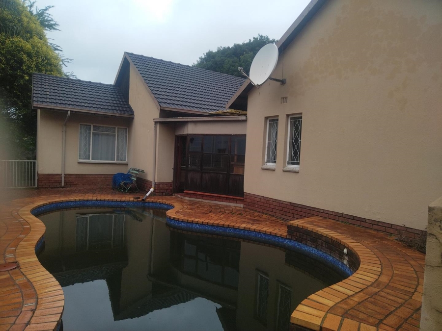 5 Bedroom Property for Sale in Van Riebeeck Park Gauteng