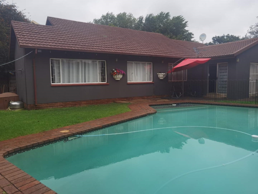 5 Bedroom Property for Sale in Norkem Park Gauteng