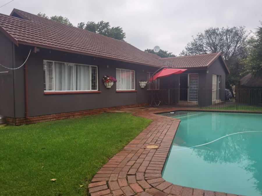 5 Bedroom Property for Sale in Norkem Park Gauteng