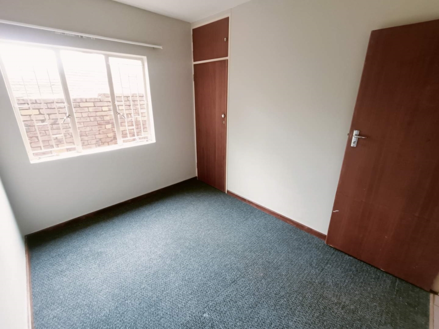 2 Bedroom Property for Sale in Zwartkop Gauteng