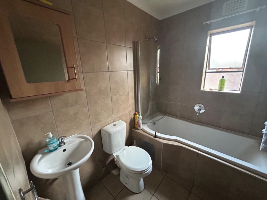 2 Bedroom Property for Sale in Alveda Park Gauteng