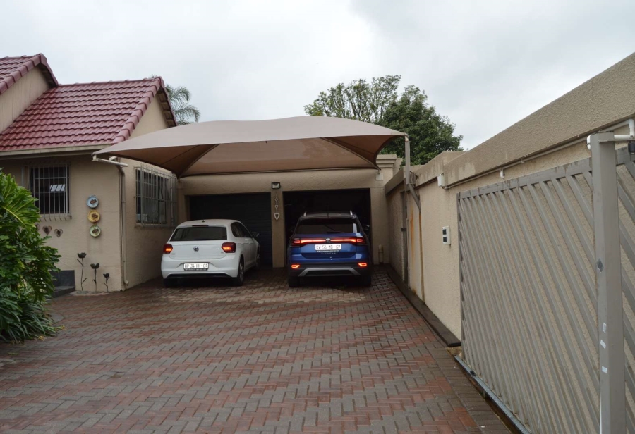 4 Bedroom Property for Sale in Verwoerdpark Gauteng