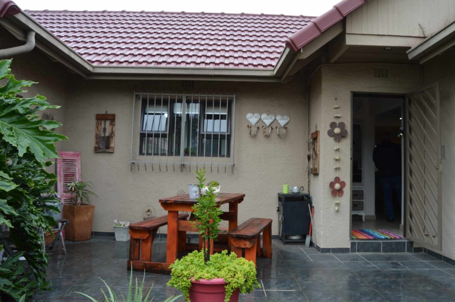 4 Bedroom Property for Sale in Verwoerdpark Gauteng