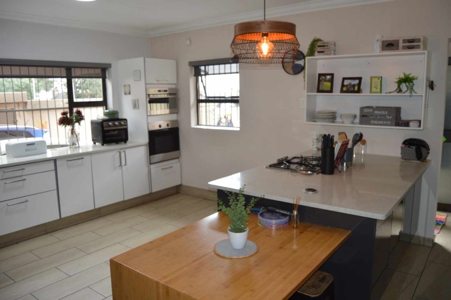 4 Bedroom Property for Sale in Verwoerdpark Gauteng