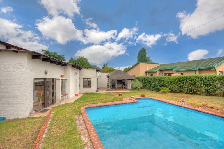 3 Bedroom Property for Sale in Brackendowns Gauteng