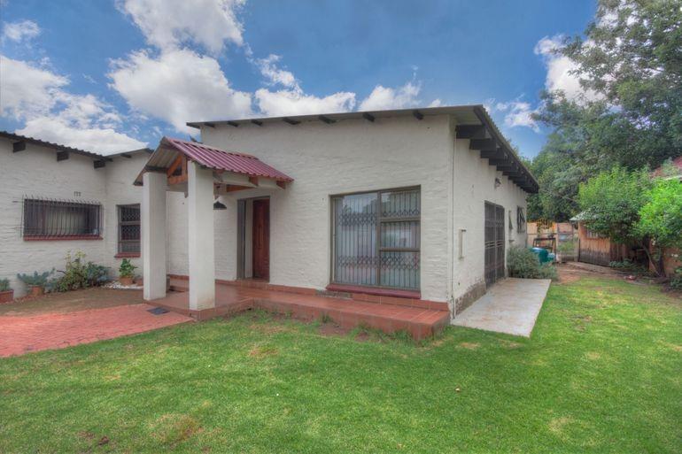 3 Bedroom Property for Sale in Brackendowns Gauteng