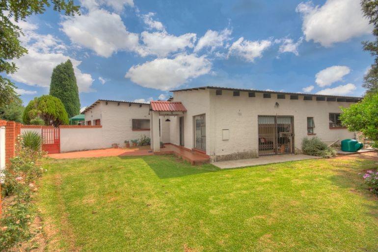 3 Bedroom Property for Sale in Brackendowns Gauteng