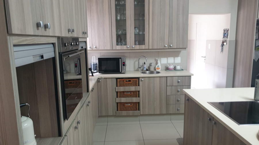 To Let 3 Bedroom Property for Rent in Brooklyn Gauteng