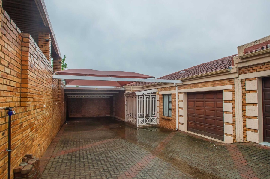 3 Bedroom Property for Sale in Rangeview Gauteng