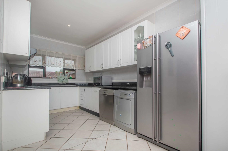 3 Bedroom Property for Sale in Rangeview Gauteng