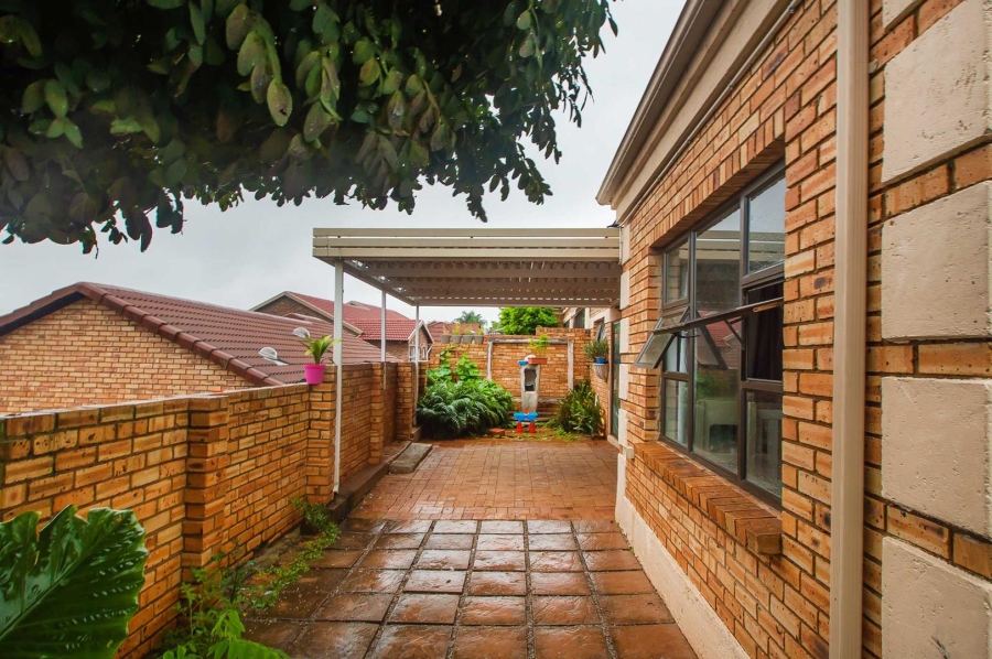 3 Bedroom Property for Sale in Rangeview Gauteng