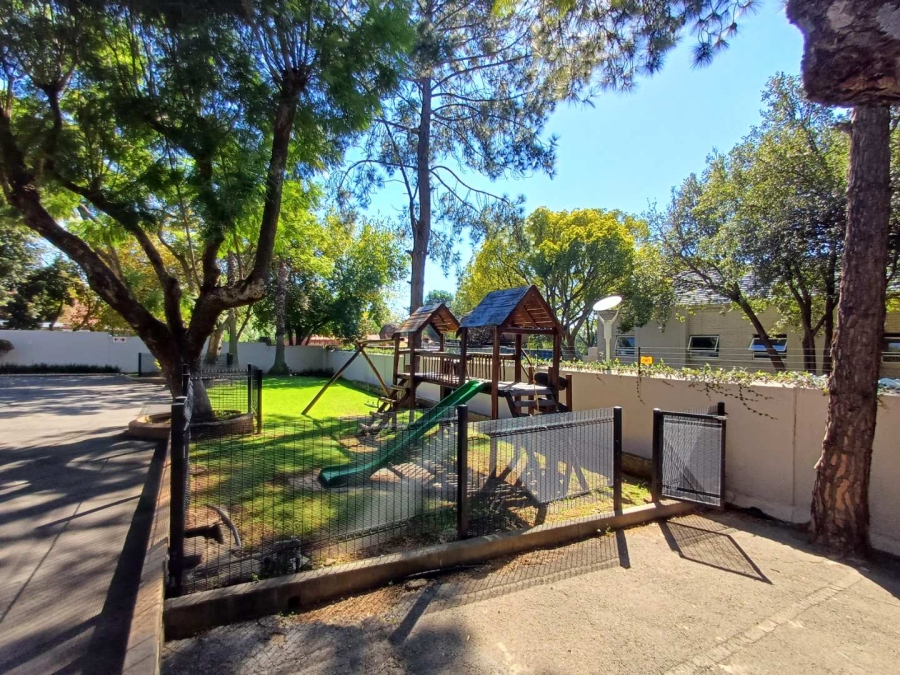 To Let 2 Bedroom Property for Rent in Sandown Gauteng