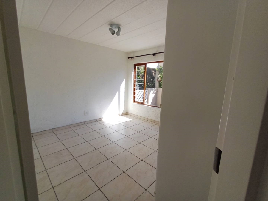 To Let 2 Bedroom Property for Rent in Sandown Gauteng