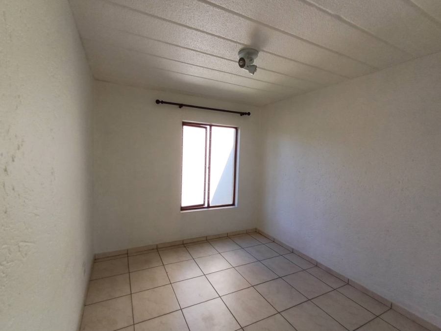 To Let 2 Bedroom Property for Rent in Sandown Gauteng