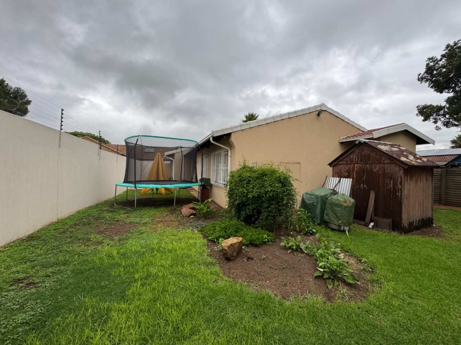 3 Bedroom Property for Sale in Brackenhurst Gauteng