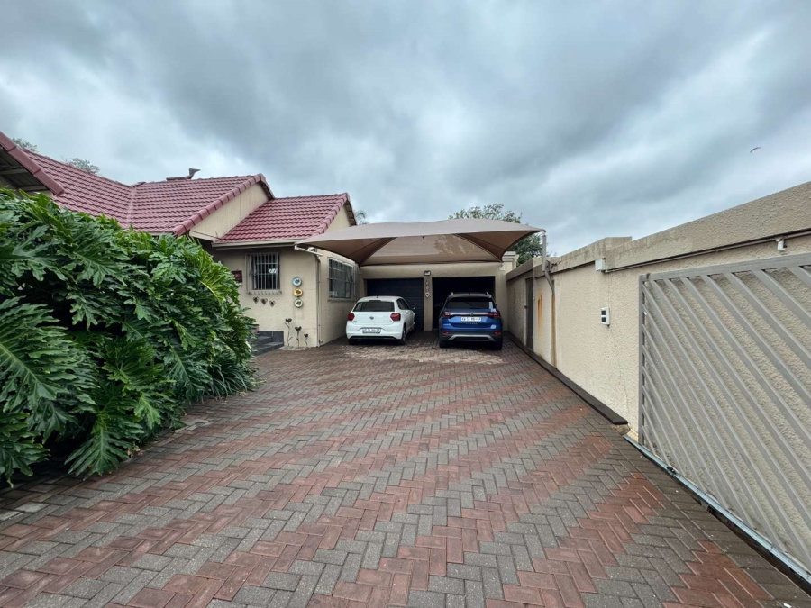 4 Bedroom Property for Sale in Verwoerdpark Gauteng