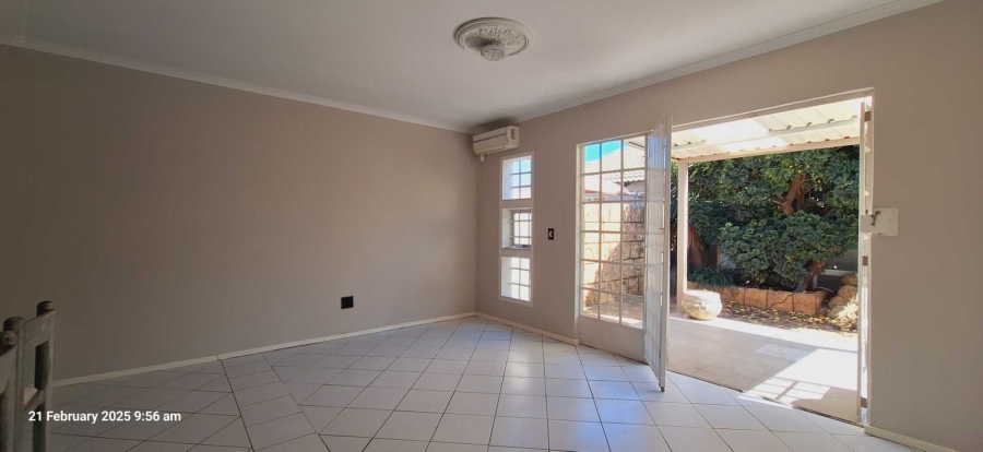 2 Bedroom Property for Sale in Dayanglen Gauteng