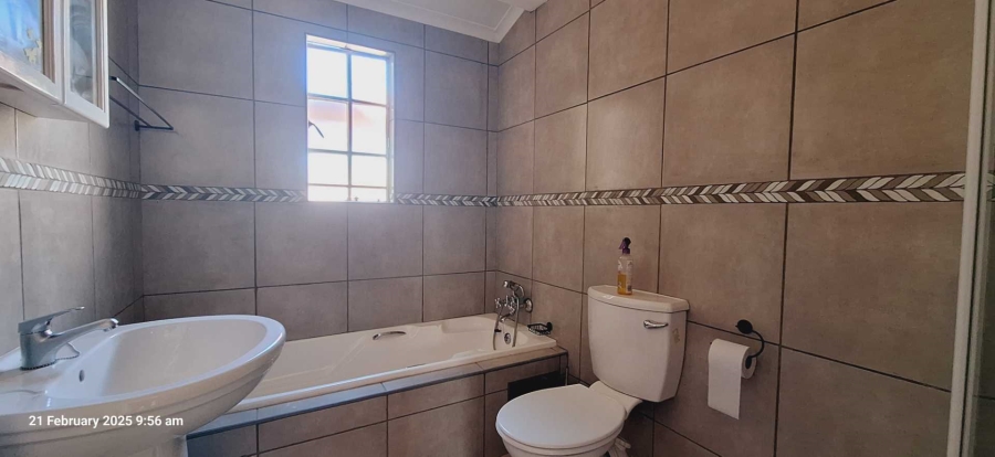 2 Bedroom Property for Sale in Dayanglen Gauteng