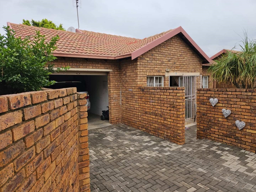 2 Bedroom Property for Sale in Amberfield Glen Gauteng