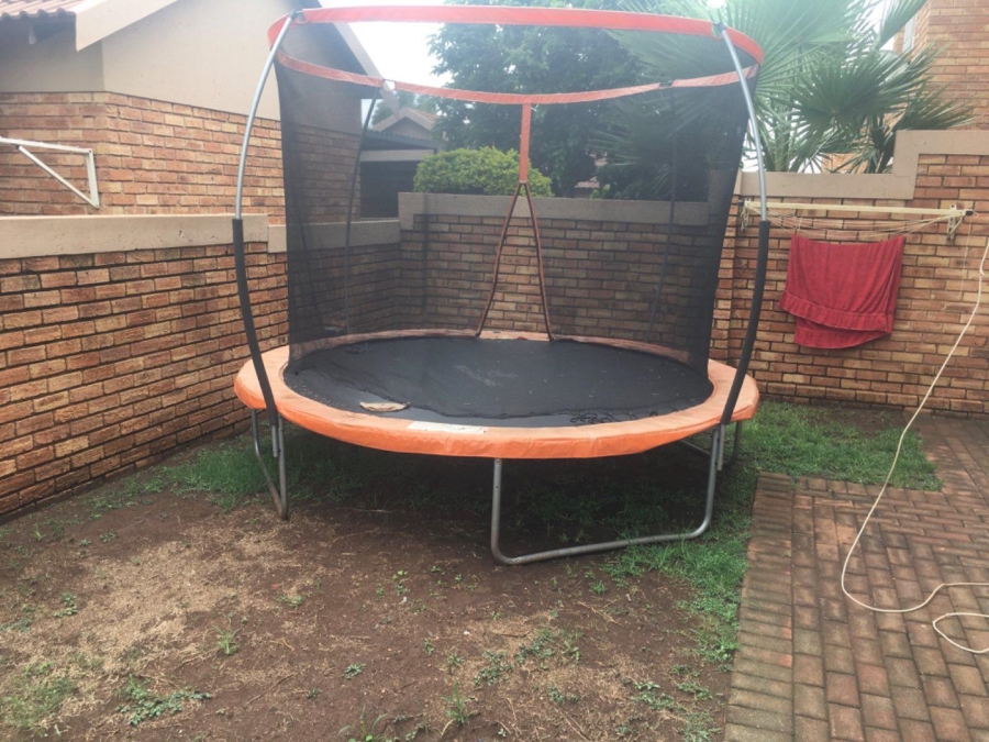 2 Bedroom Property for Sale in Heuwelsig Estate Gauteng