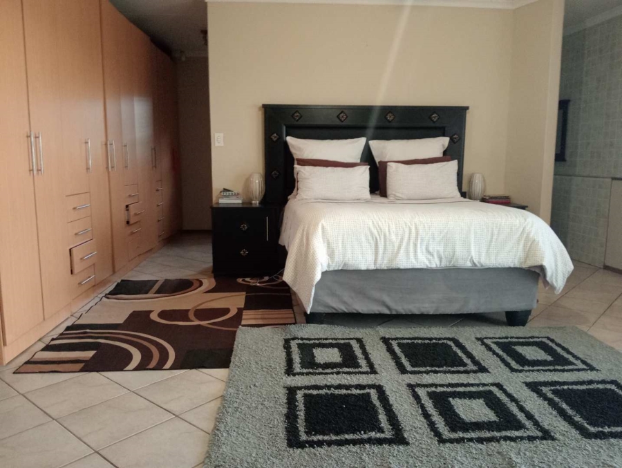 4 Bedroom Property for Sale in Erasmuskloof Gauteng