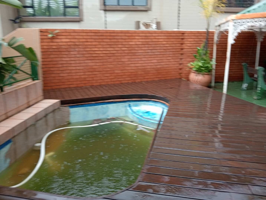 4 Bedroom Property for Sale in Erasmuskloof Gauteng