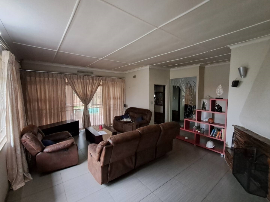 3 Bedroom Property for Sale in Ridgeway Gauteng