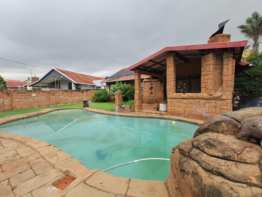 3 Bedroom Property for Sale in Ridgeway Gauteng