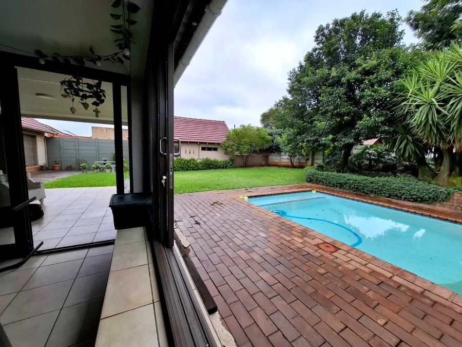 4 Bedroom Property for Sale in Verwoerdpark Gauteng