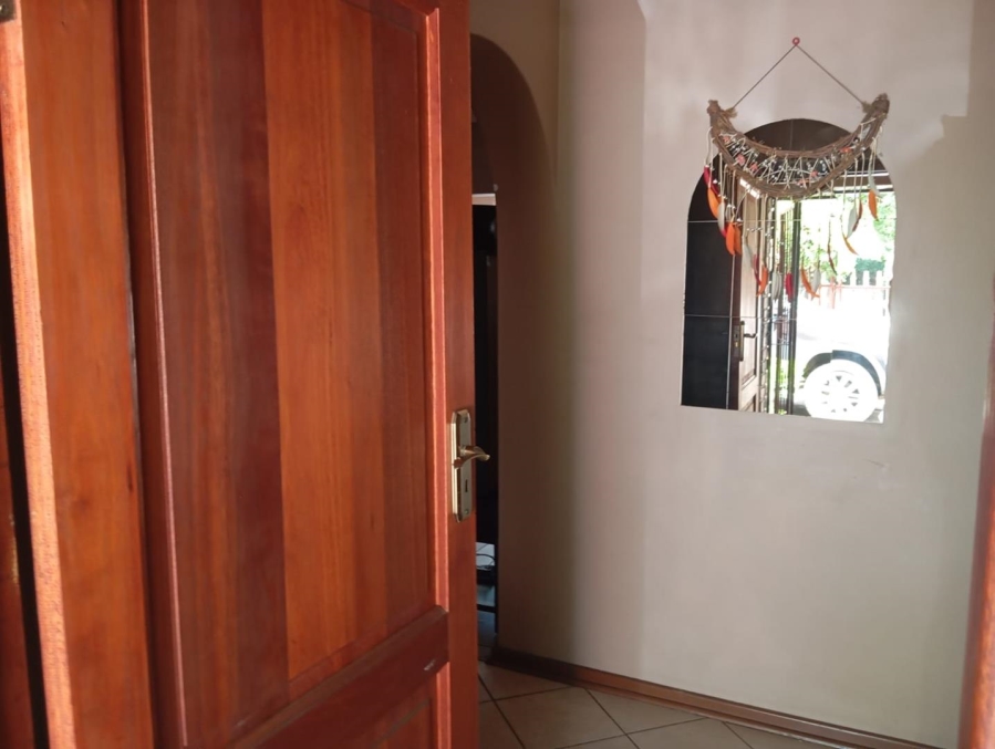 To Let 4 Bedroom Property for Rent in Brackenhurst Gauteng