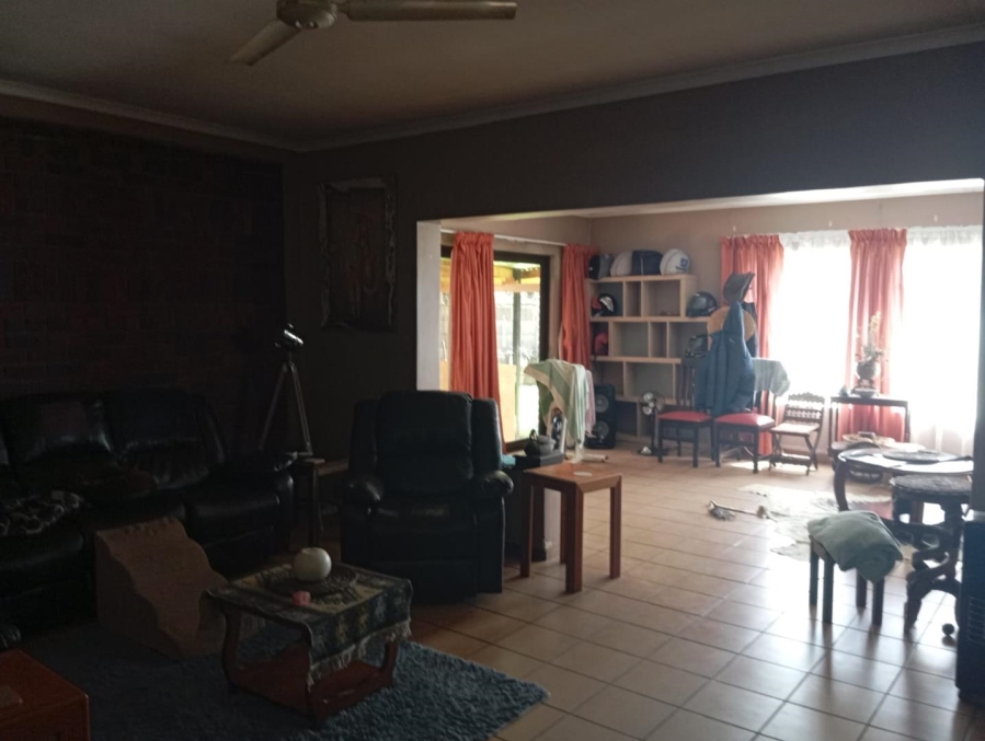 To Let 4 Bedroom Property for Rent in Brackenhurst Gauteng