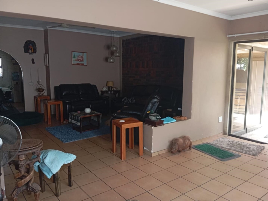 To Let 4 Bedroom Property for Rent in Brackenhurst Gauteng