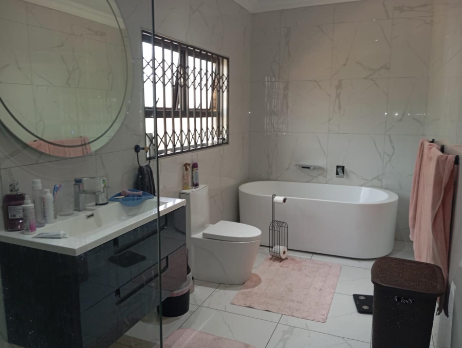 To Let 4 Bedroom Property for Rent in Brackenhurst Gauteng