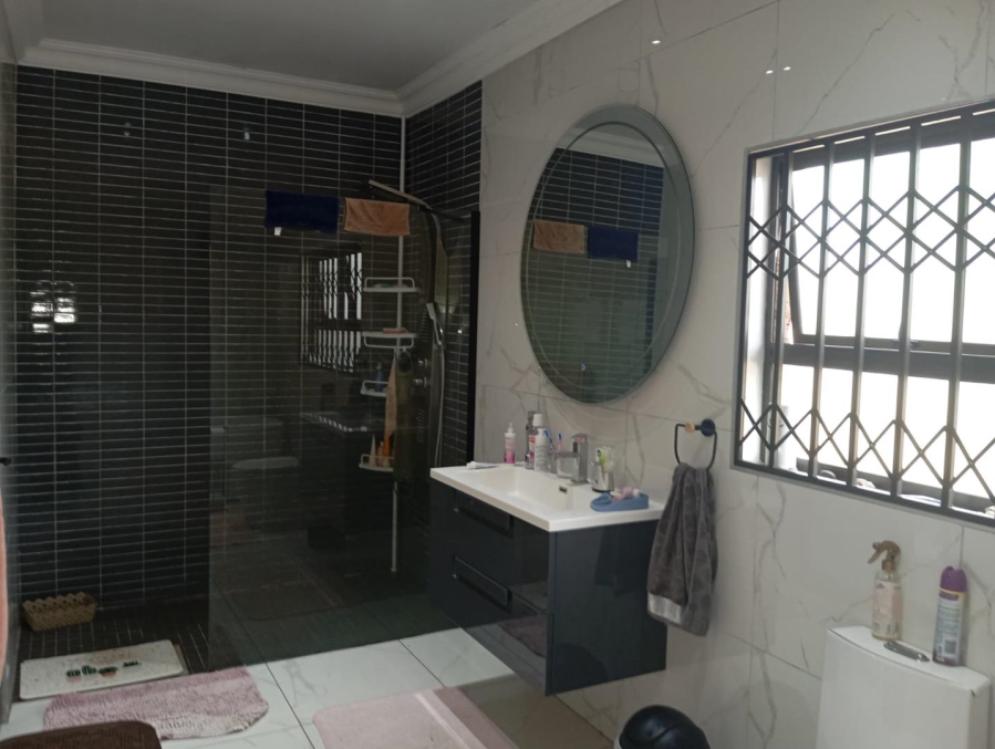 To Let 4 Bedroom Property for Rent in Brackenhurst Gauteng