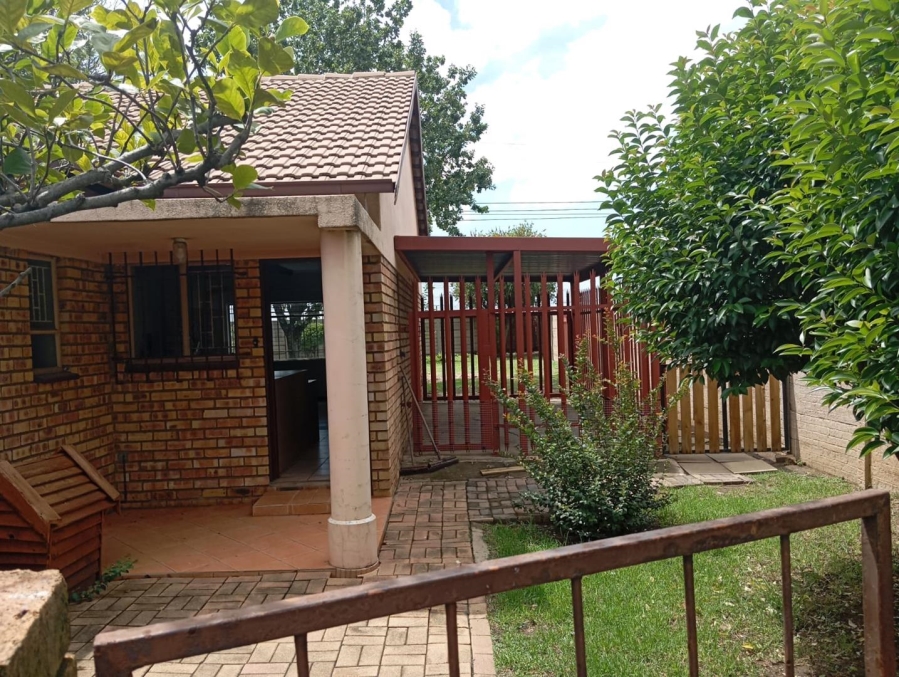 To Let 1 Bedroom Property for Rent in Brackenhurst Gauteng