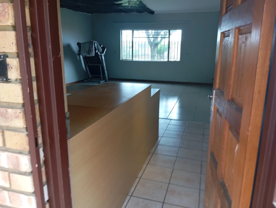 To Let 1 Bedroom Property for Rent in Brackenhurst Gauteng