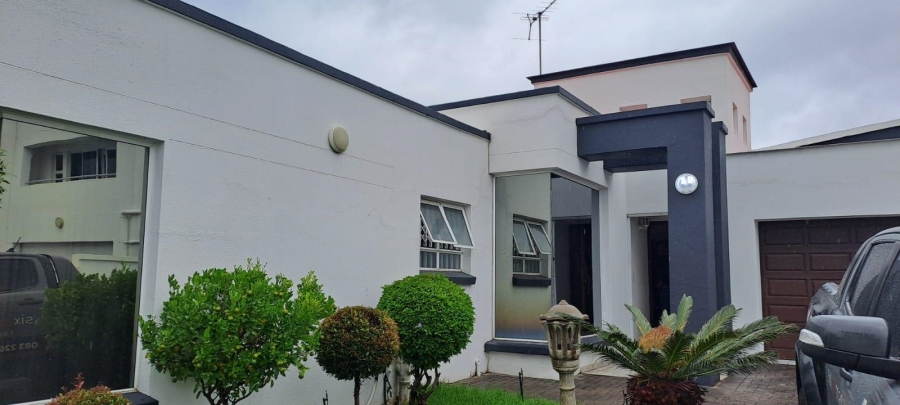 3 Bedroom Property for Sale in New Redruth Gauteng