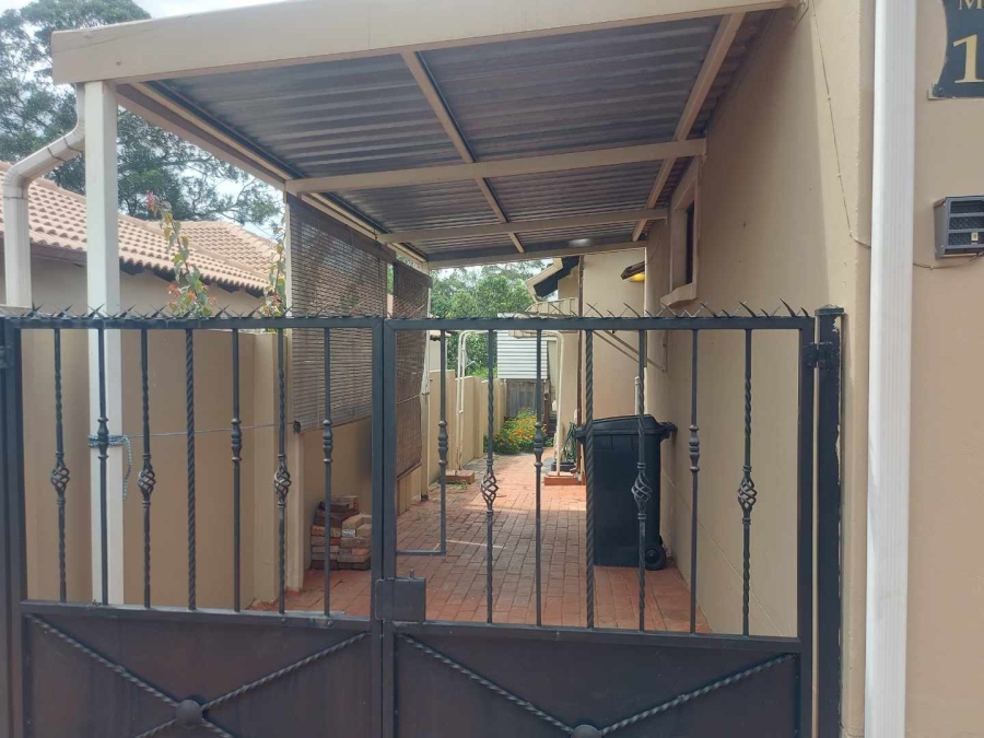 2 Bedroom Property for Sale in Noordheuwel Gauteng