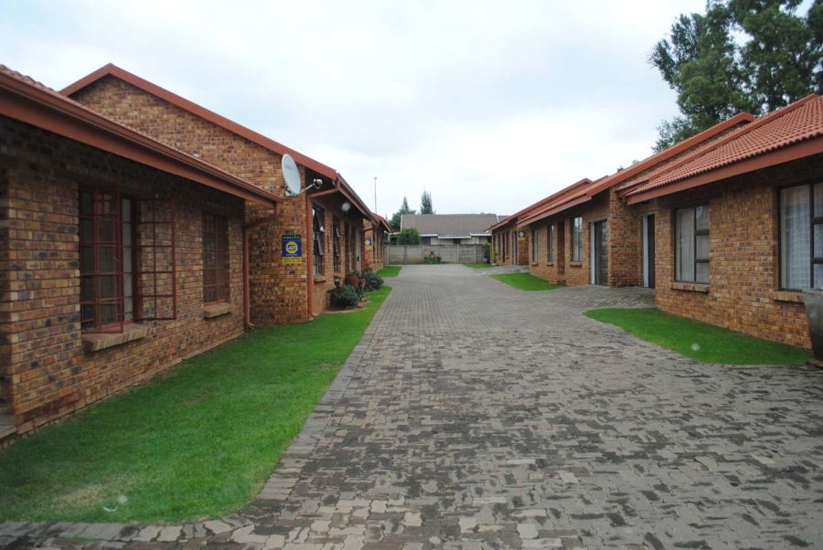 To Let 3 Bedroom Property for Rent in Kookrus Gauteng