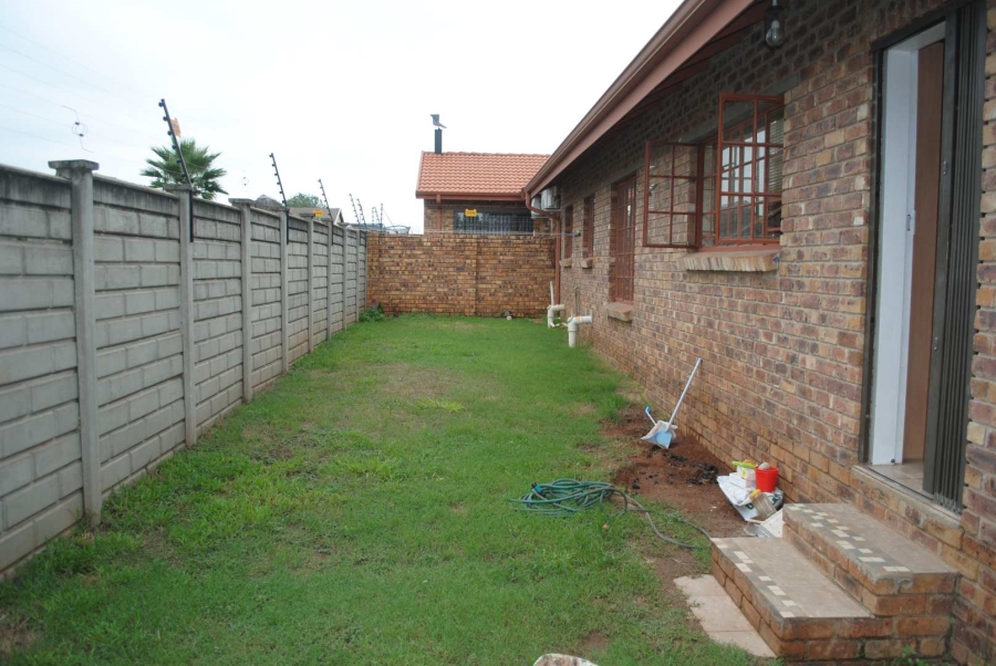 To Let 3 Bedroom Property for Rent in Kookrus Gauteng