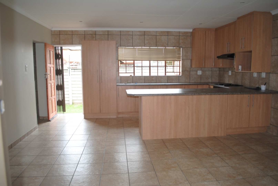 To Let 3 Bedroom Property for Rent in Kookrus Gauteng